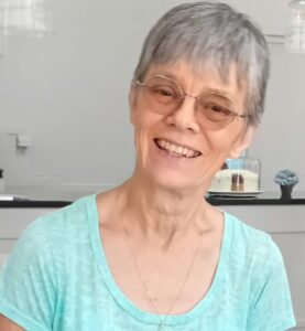 Detailed photo-realistic wildlife and pet portraiture by Clare Van Daele